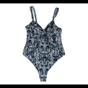 Blue snake pattern bodysuit from urban outfitters with sweetheart neckline